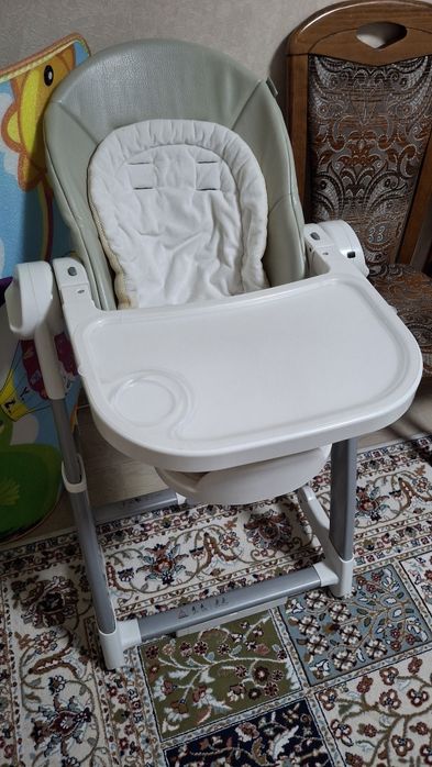 продам детский  стульчик для кармеленям