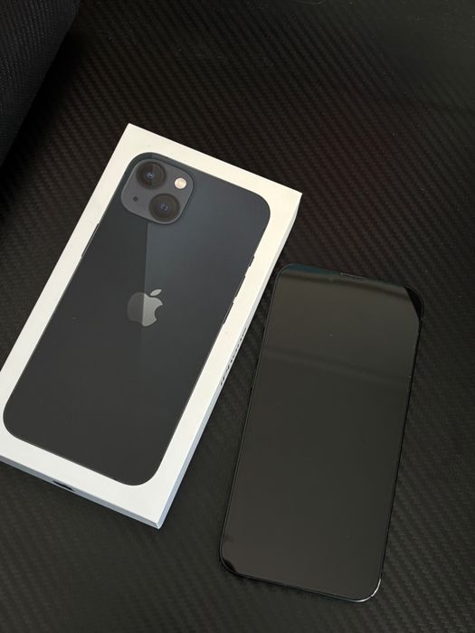 iPhone 13 simplu alabstru inchis