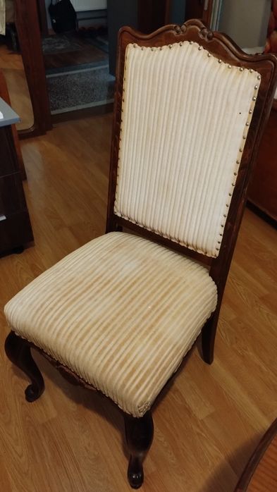 De vânzare masa din lemn masiv cu 6 scaune in stare bună