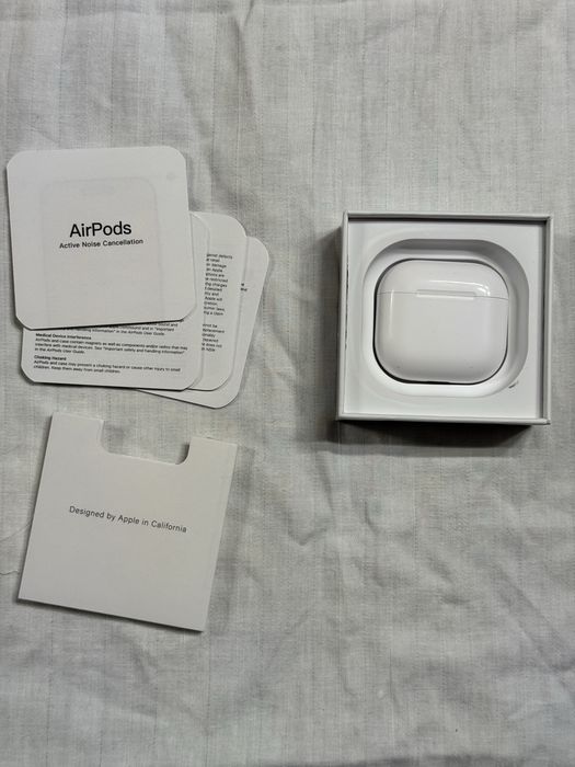 Apple AirPods Gen 4