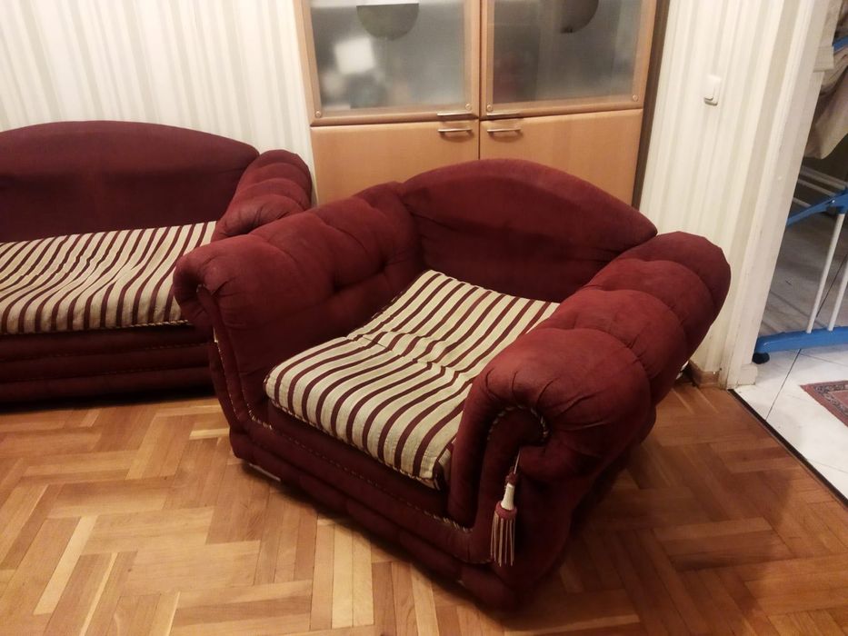 Двухместный диван и кресло