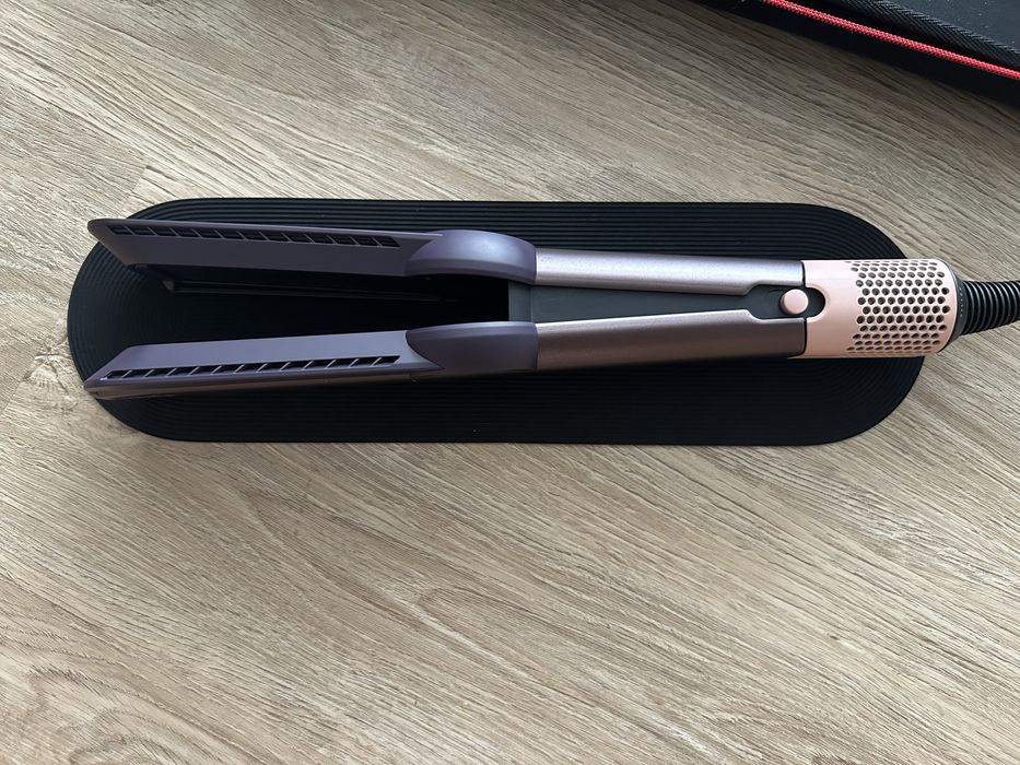 Dyson Airstrait HT01