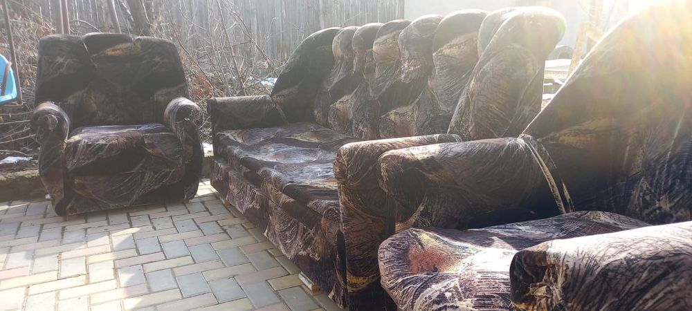 Диван 3 местный.