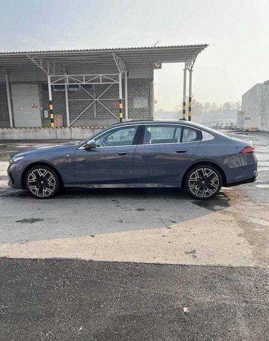 Bmw i5 35l Podzakaz