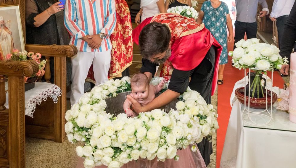 Decor flori - cristelniță  botez/ cununie