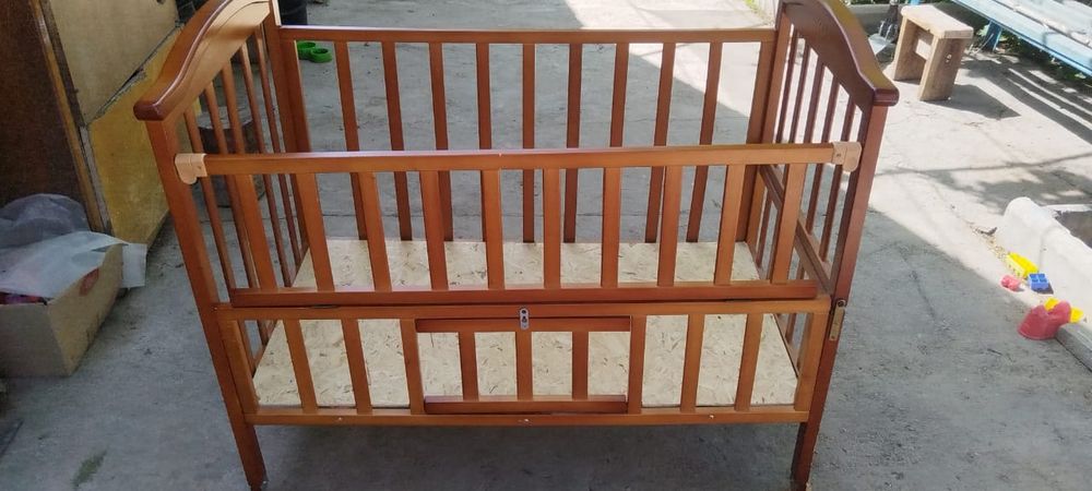 Кроватка детская без матраса