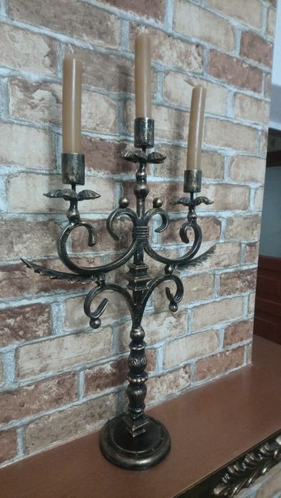 Продаётся напольная Вешалка ,качество отличное ,покрашено под старину