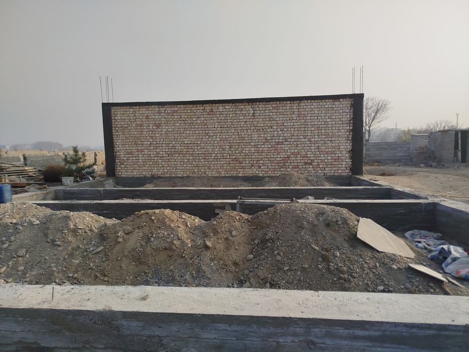 Участка сотилади 4 соток.