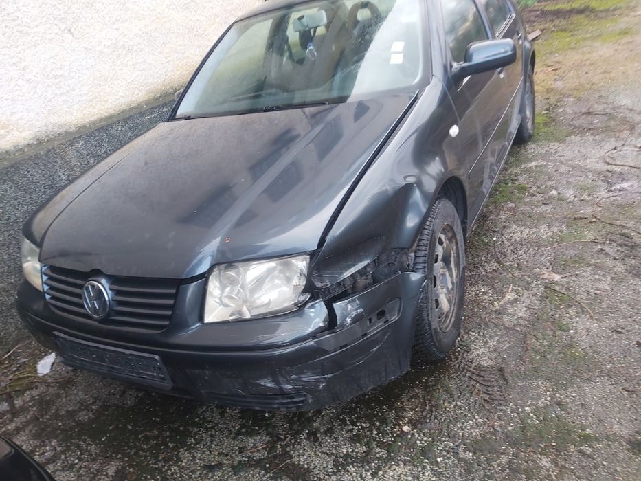 Фолксваген Бора 1.6 бензин  2000 година