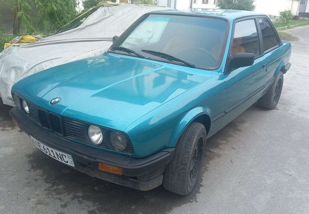 BMW E30 купе сотилади