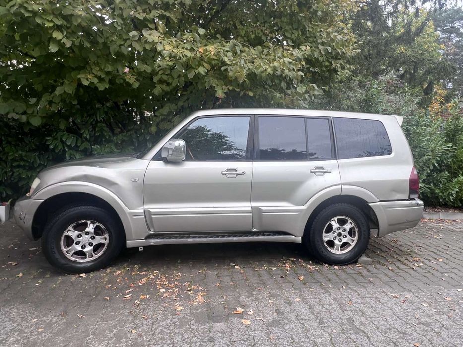 Mitsubishi Pajero 3.2 Di-D • 2003г. • Автоматик • 4x4 Цена: 3500€ Телефон за връзка: 0888222562  Продавам Mitsubishi Pajero 3.2 дизел