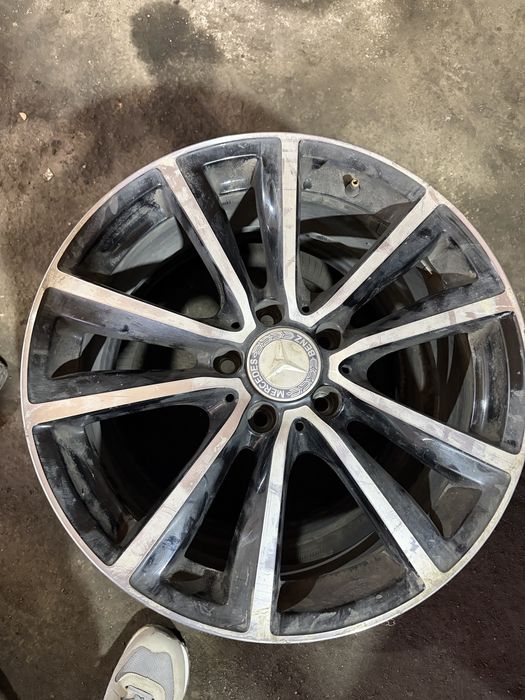 Продам диски на мерседес.