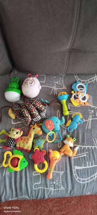 Продам игрушки  .