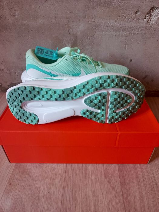 Женские кроссовки Nike — новые