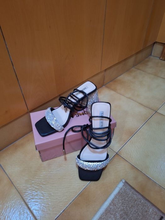 Красиви и удобни дамски сандали в комплект с чанта