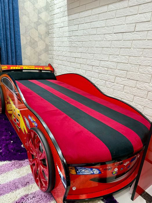 Маквин кроват машина, стол и шкаф комлект сотилади!