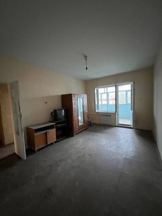 3/4/4 сотилади. 73м²