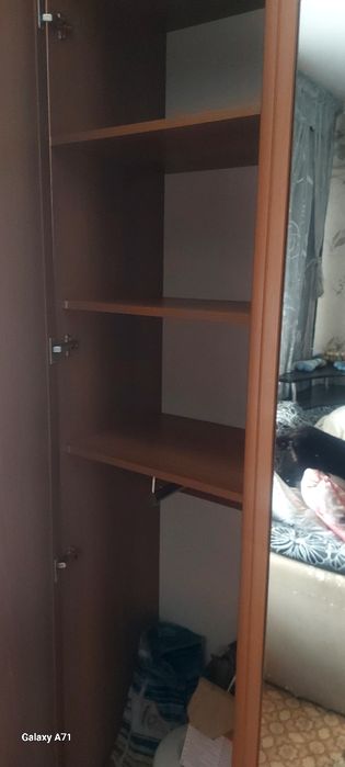 Продам шкаф с зеркалом