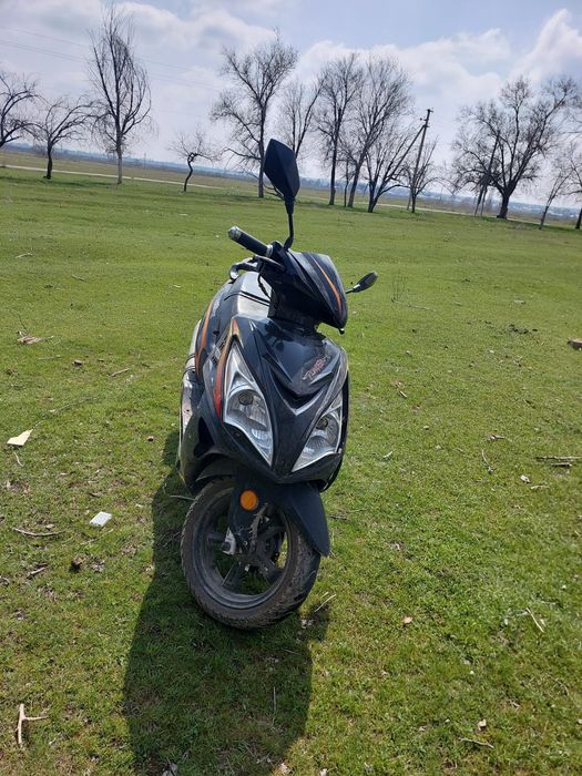 Скутер танк и ещё один продам сразу 2