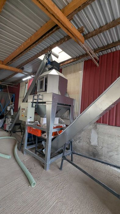Brizurator granule cereale pentru fabricarea brizurii pentru pui