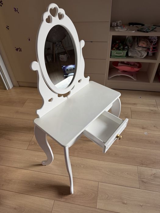 Детский туалетный столик