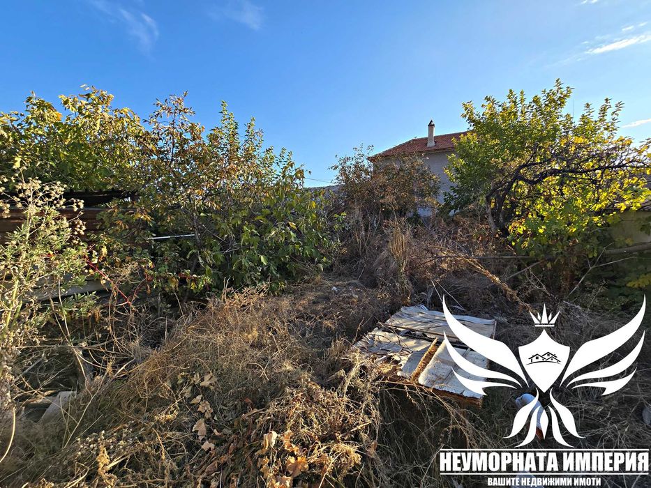 Двуетажна вила/къща 80РЗП в 400кв.м двор в с.Дълбок Извор