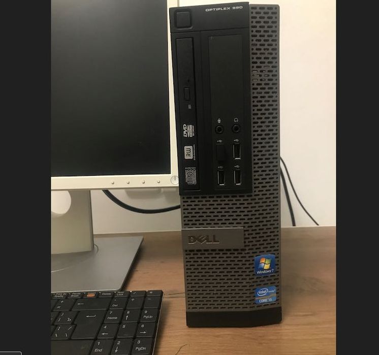 Компютърът Dell  е пълен комплект след ревизия и актуализация.