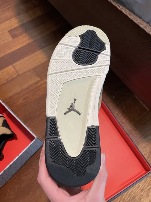 Jordan 4 Retro fossil