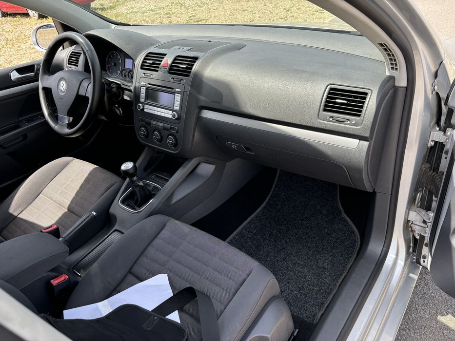 Golf 5 Tour-Benzina 1.6 MPI-2007