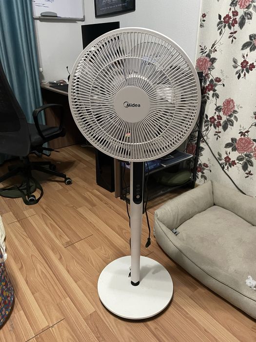 Продам напольный вентилятор Midea
