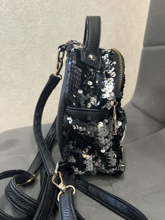 Продам рюкзачок в пайетках