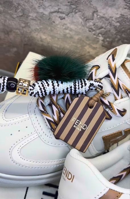Обувки Fendi.