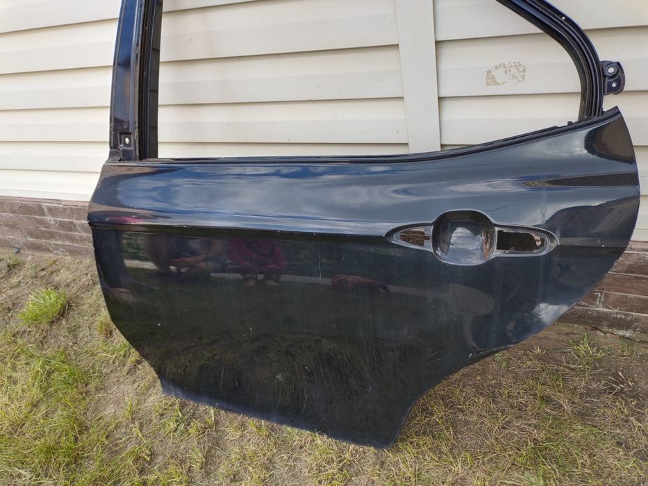 Продам заднию дверь на Камри 70