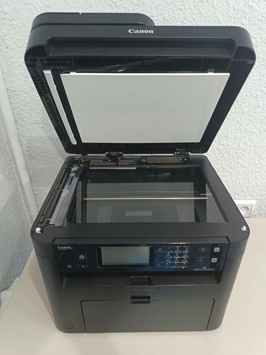 Canon i-SENSYS МФУ (принтер/сканер/копир) — почти новый