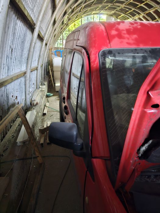 Форд connect  1.8 110кс maxi 8 места