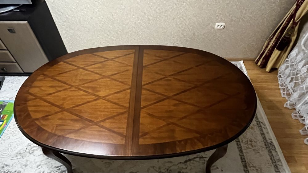 Продаем деревянный стол