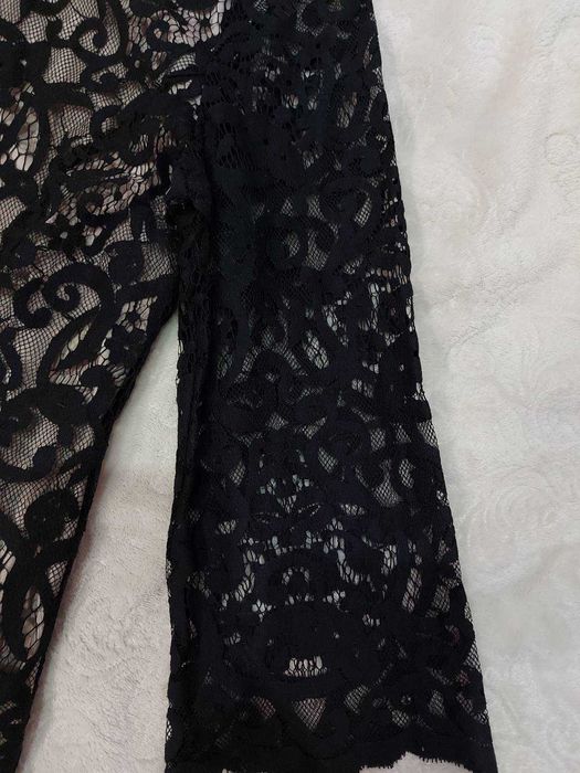 Черна дантелена рокля