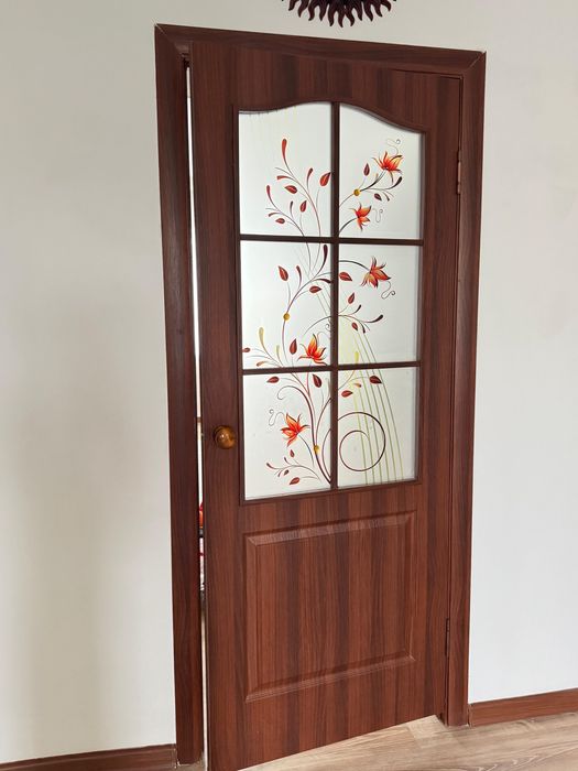 Комнатная дверь .