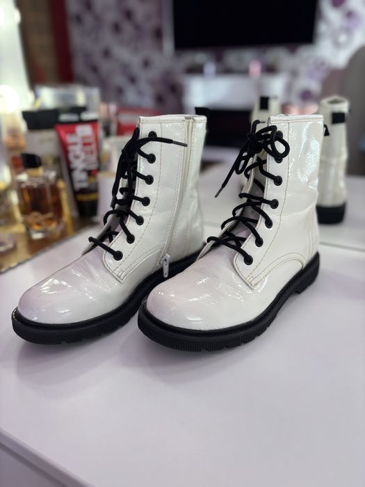 Vând ghete iarnă albe