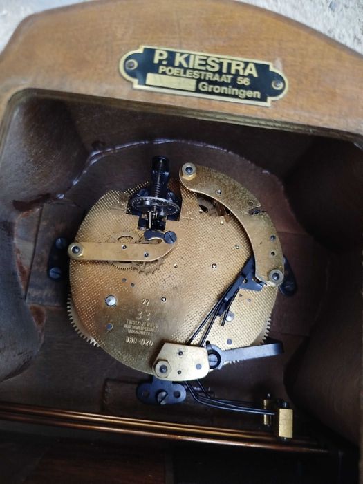 Стар каминен часовник