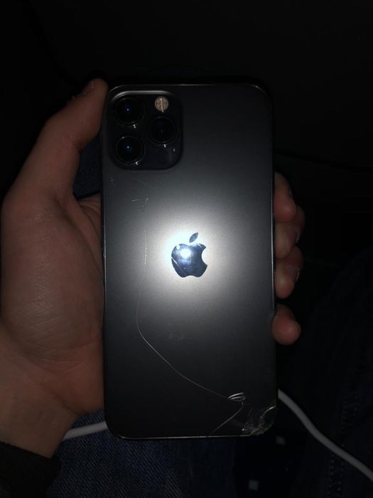 Продам айфон 12 про