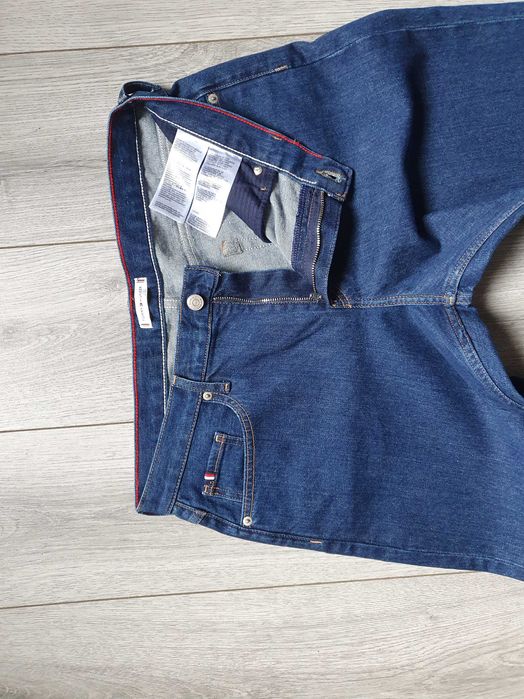 Blugi TOMMY HILFIGER "Classic Straight" - Marime W34 L32 (Talie 89 cm)