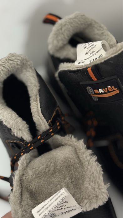 Продам зимние рабочие ботинки.