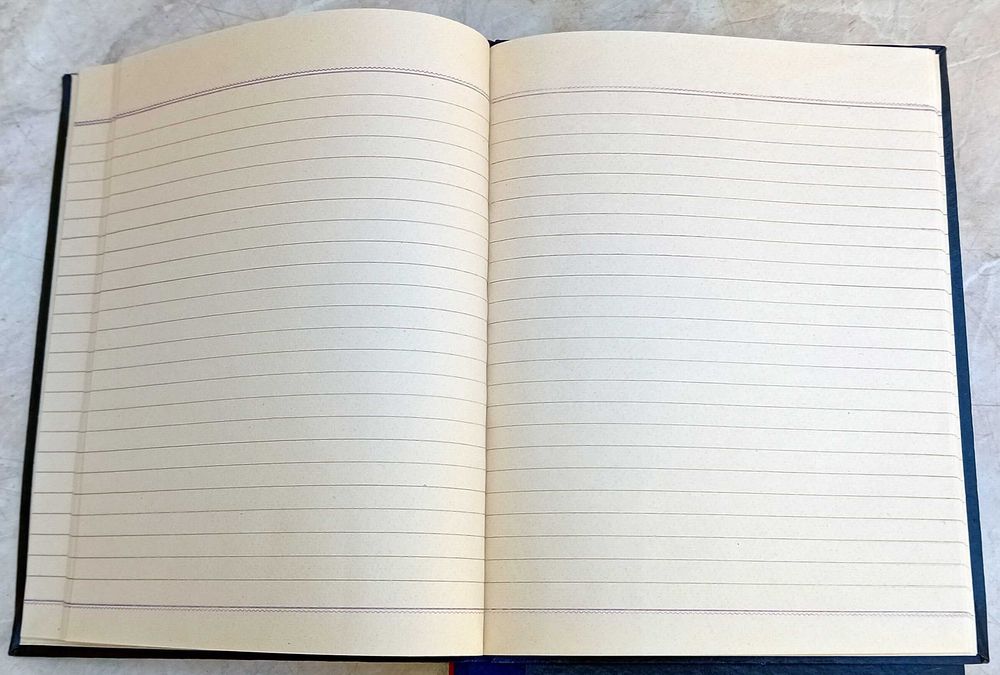 Ученически тетрадки - 60 листа с твърди корици.