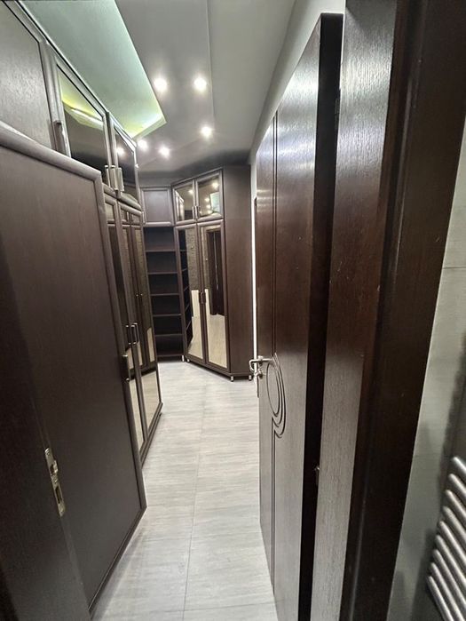 Продава се Тристаен апартамент в София, Банишора - 91 кв.м за 2583 €/кв.м - Снимка #12