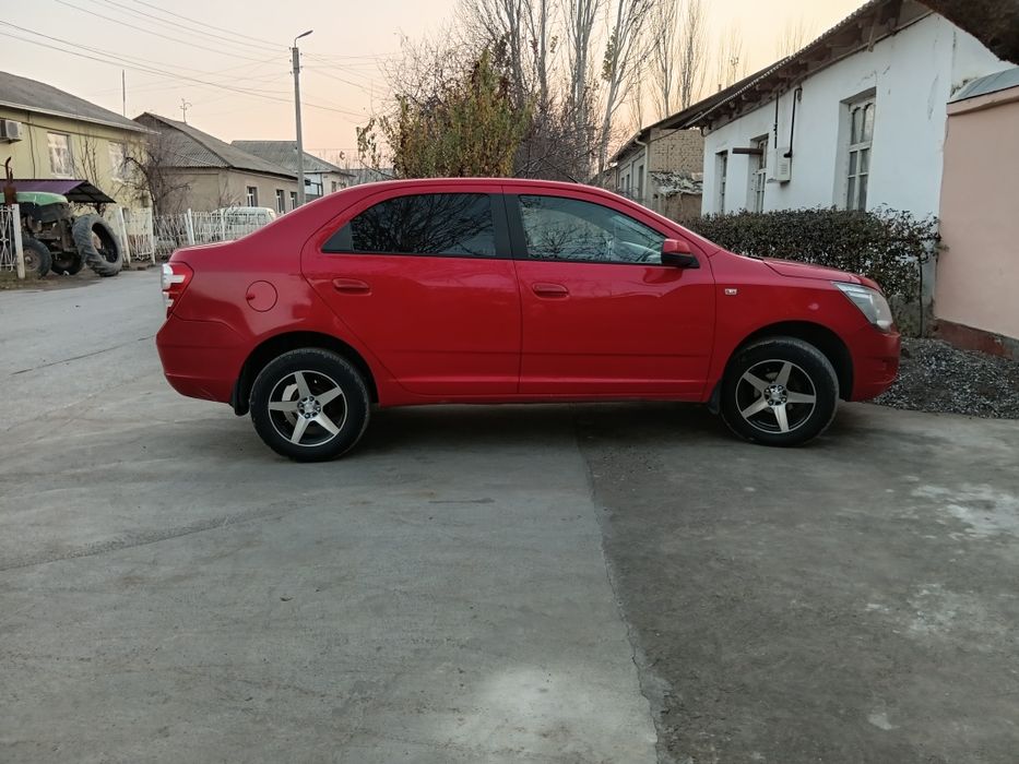 Koblt 3 pazisa  2012 prabek 380000 kiraska 2 eshikda bor ichiga otmaga