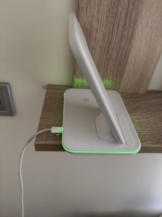 Безжично зарядно 3в1 - телефон, часовник, слушалки