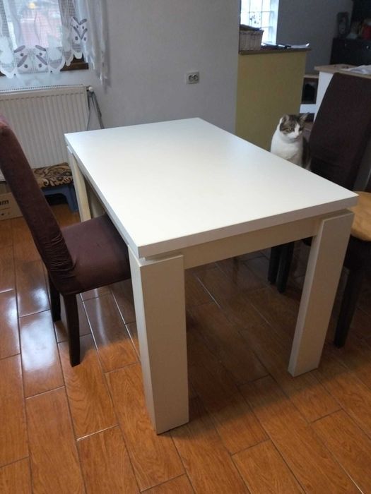 Vand masa de bucatarie, de 6 persoane, din lemn, culoare bej, calitativa si rezistenta