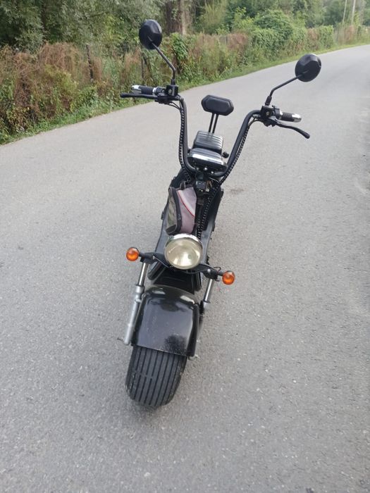 Vand scuteru electric functioneaza perfect nici un defect !!