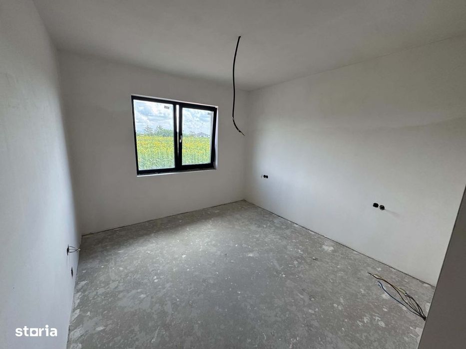 Case noi 3 camere + living , 3.7 ari teren , intrare Odoreu